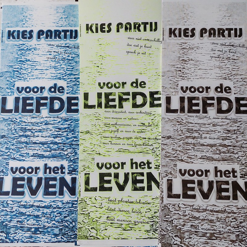 Weergave van de drie kleuren variant van de print.